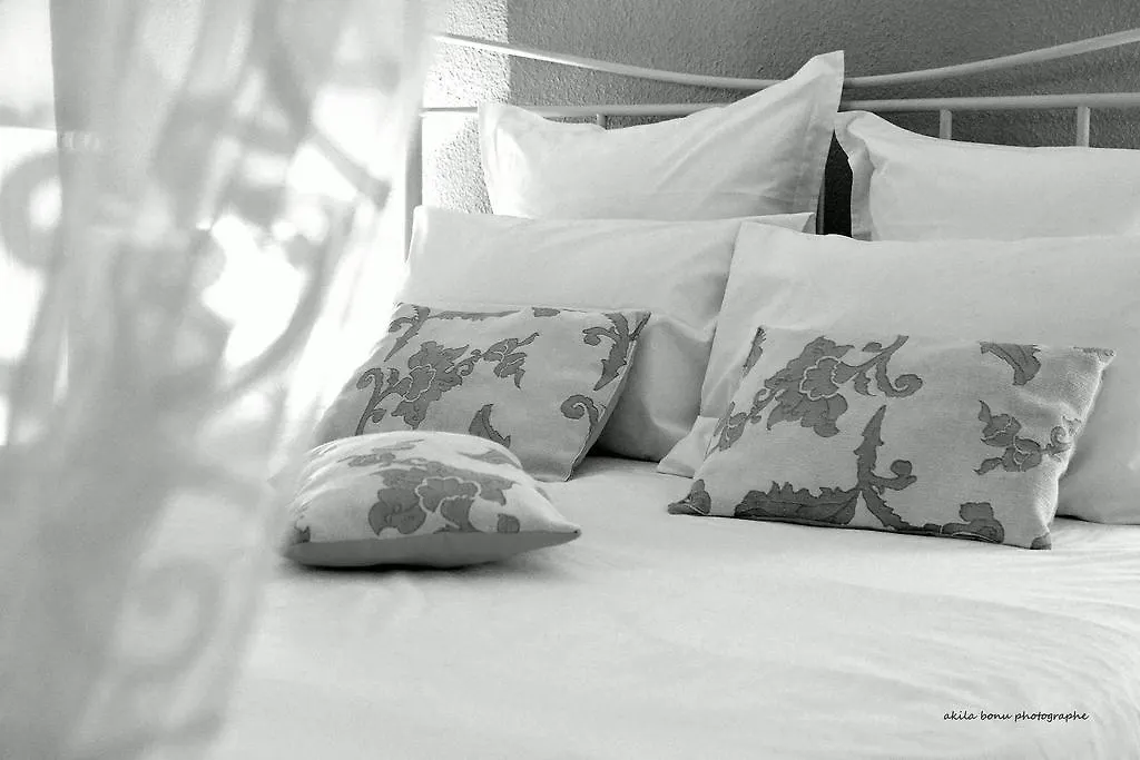 بيت ضيافة منزل الضيف برينيول  في Le Fouloir A Draps فرنسا