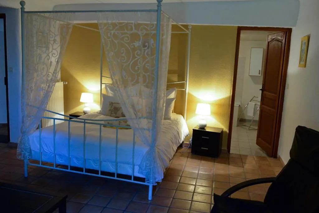 منزل الضيف برينيول  في Le Fouloir A Draps بيت ضيافة