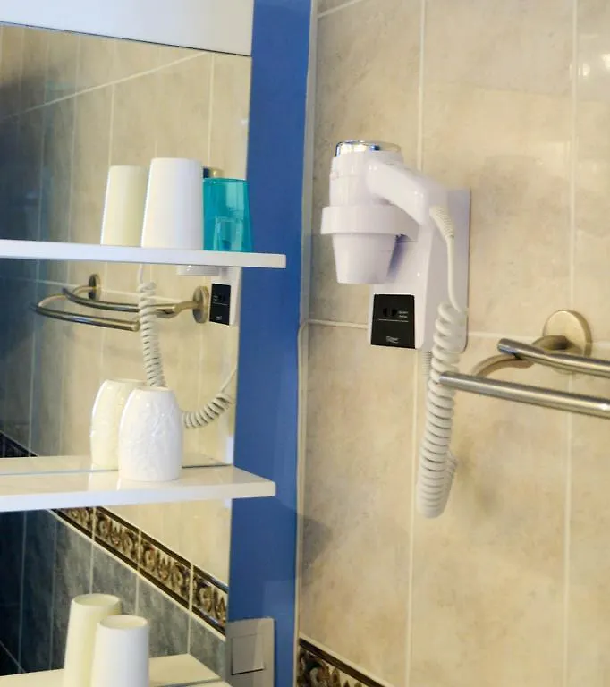بيت ضيافة منزل الضيف برينيول  في Le Fouloir A Draps