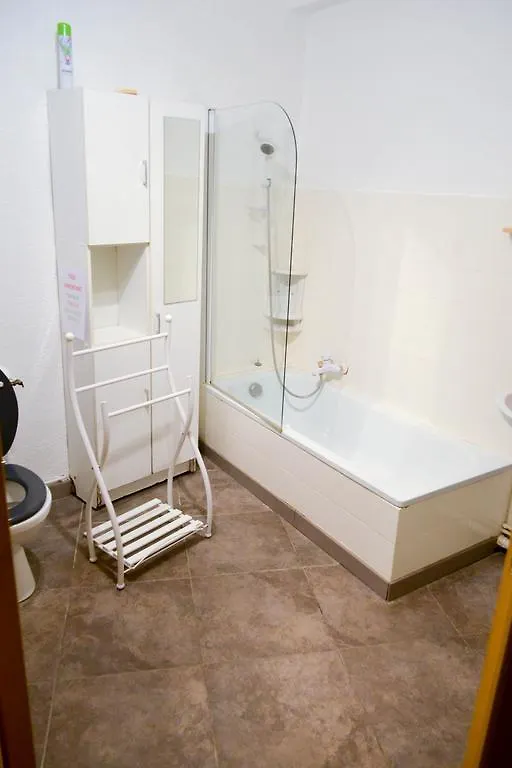 بيت ضيافة منزل الضيف برينيول  في Le Fouloir A Draps