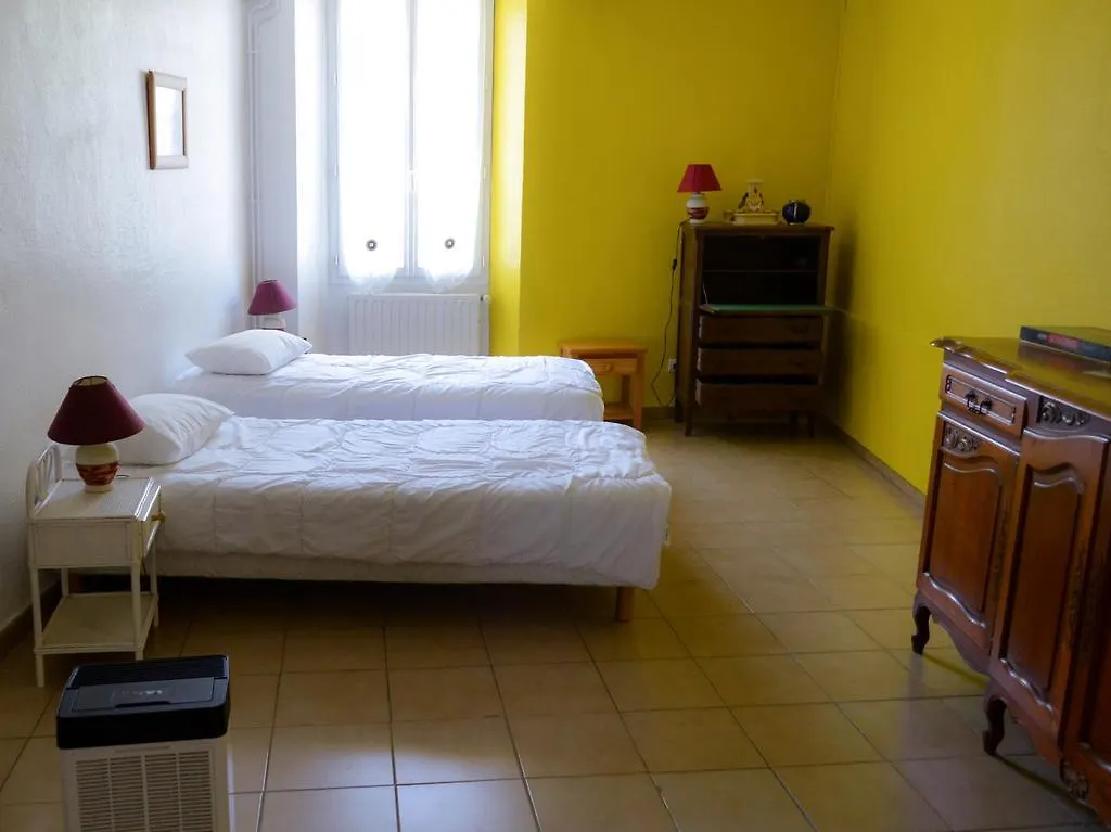 بيت ضيافة منزل الضيف برينيول  في Le Fouloir A Draps